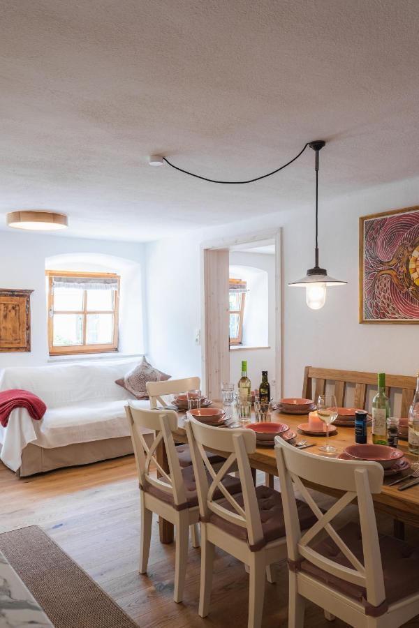 Gehobenes Ambiente In Historischer Wohnung Walting Exteriör bild